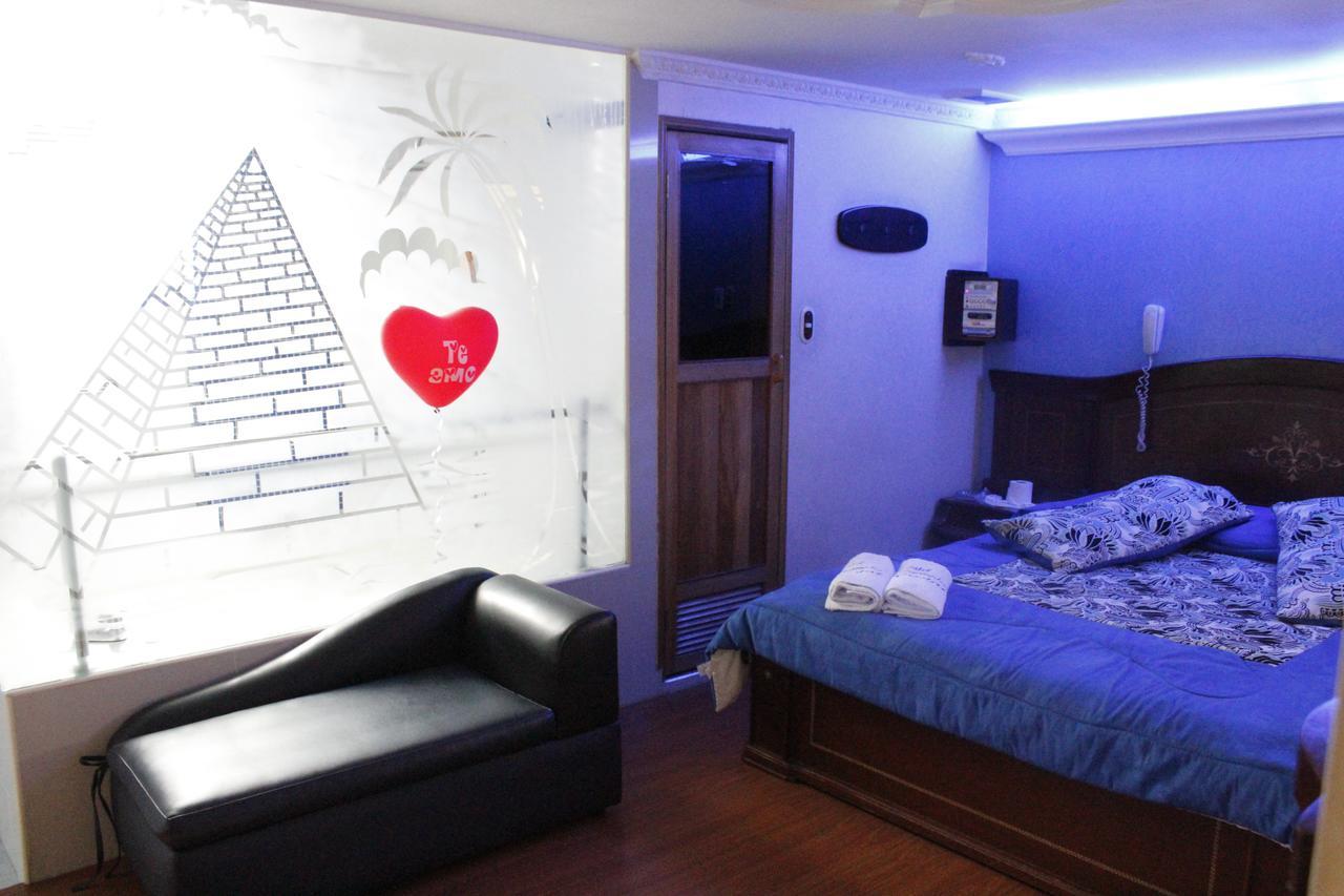 Motel Piramides De Cristal ボゴタ エクステリア 写真