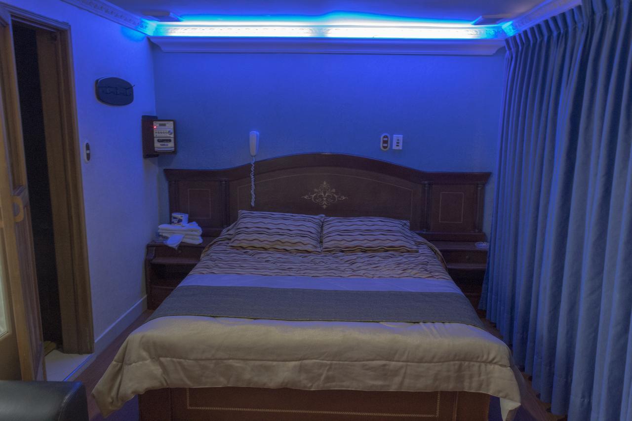 Motel Piramides De Cristal ボゴタ エクステリア 写真